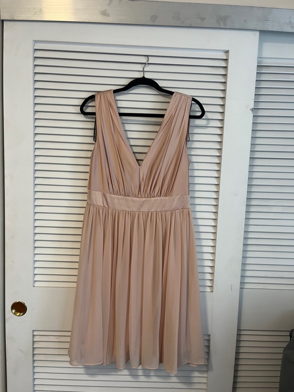 Vintage Vera Wang sleeveless V- Neck Pleated Chiffon Dress in Blush